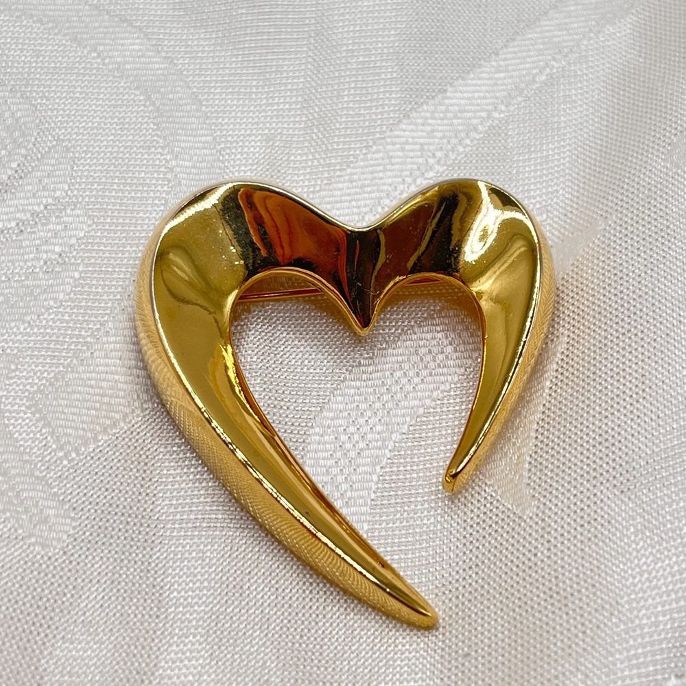 Vintage 2" Open Heart Chunky Gold Tone Figural Brooch